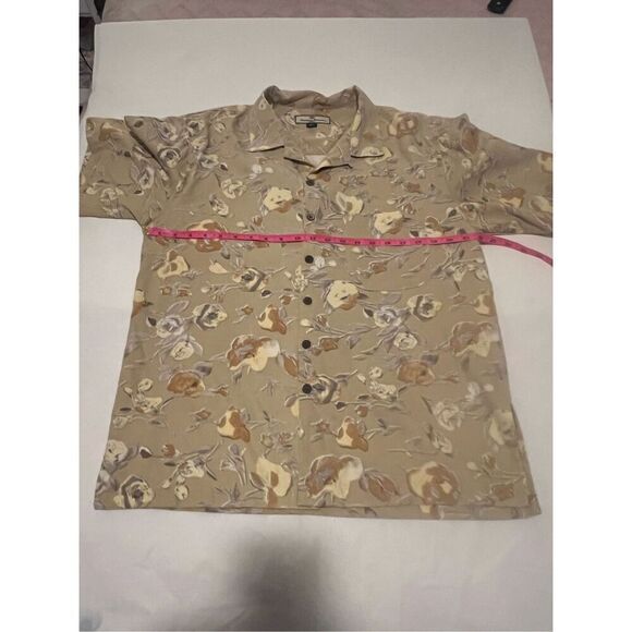 Tommy Bahama 100% Silk men's floral button-up - Picture 3 of 5